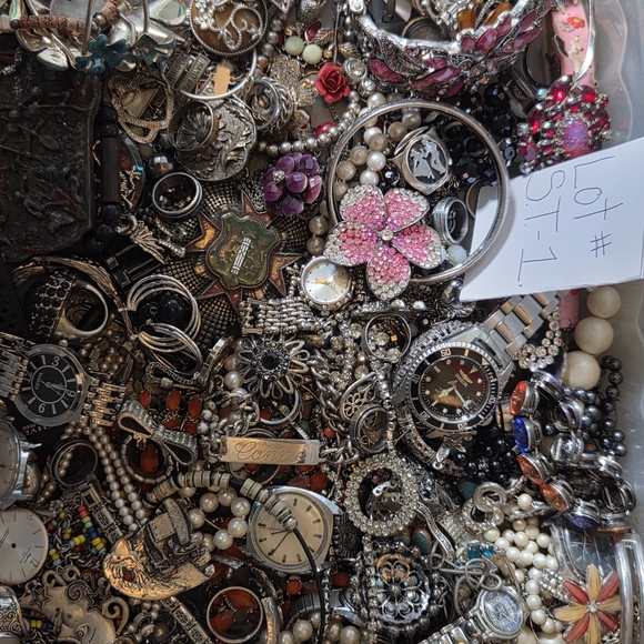 HUGE LOT SILVER TONE JUNK JEWELRY - Picture 8 of 8